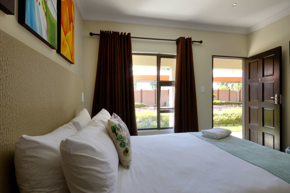 Gecko Inn Richards Bay Bagian luar foto