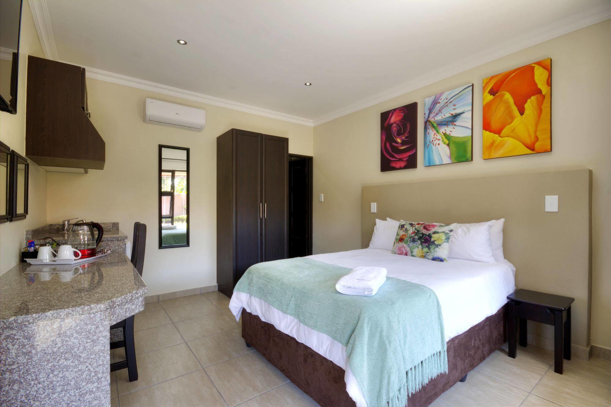 Gecko Inn Richards Bay Bagian luar foto