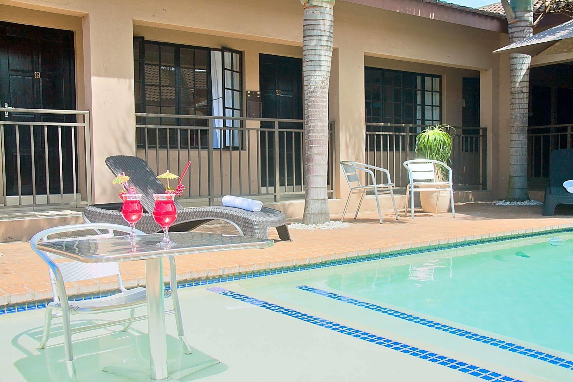Gecko Inn Richards Bay Bagian luar foto