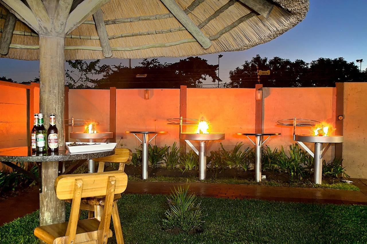 Gecko Inn Richards Bay Bagian luar foto