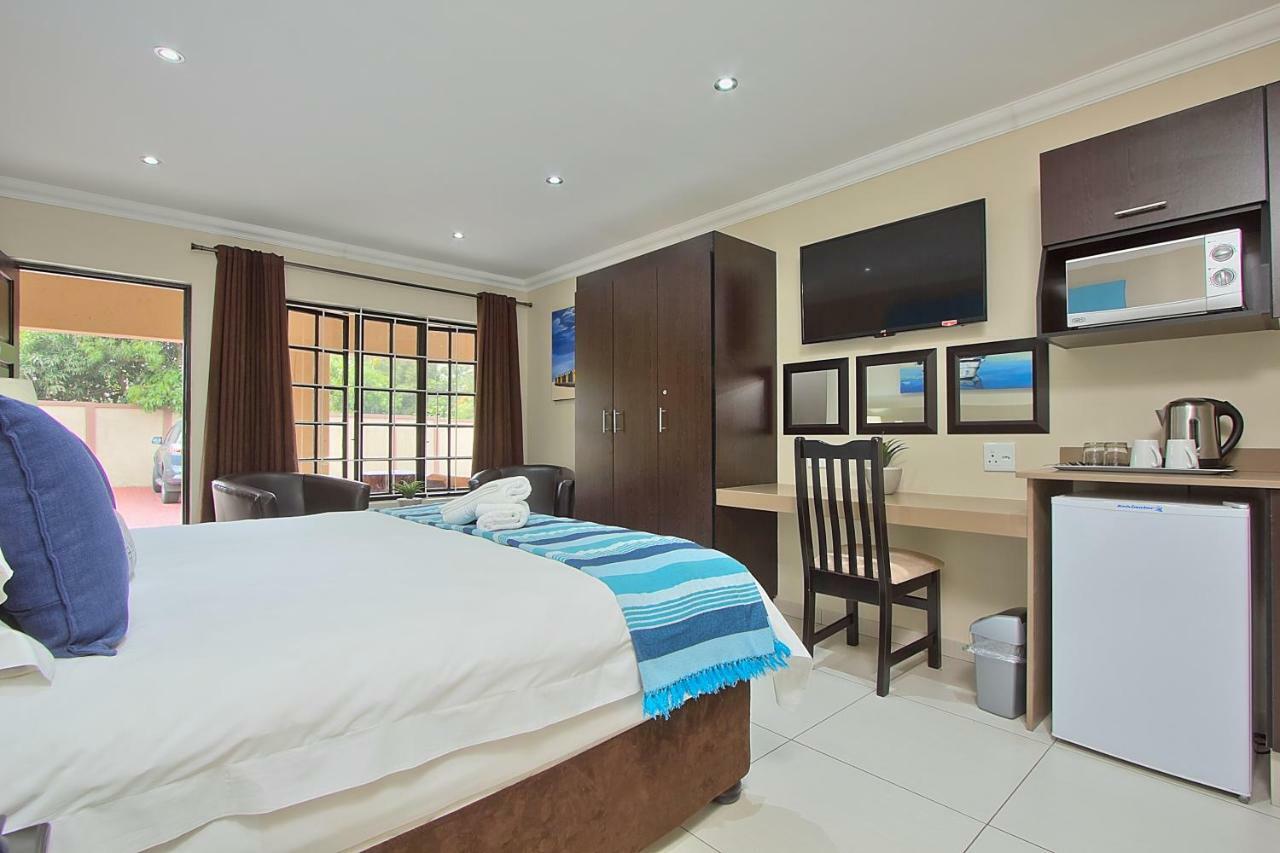 Gecko Inn Richards Bay Bagian luar foto