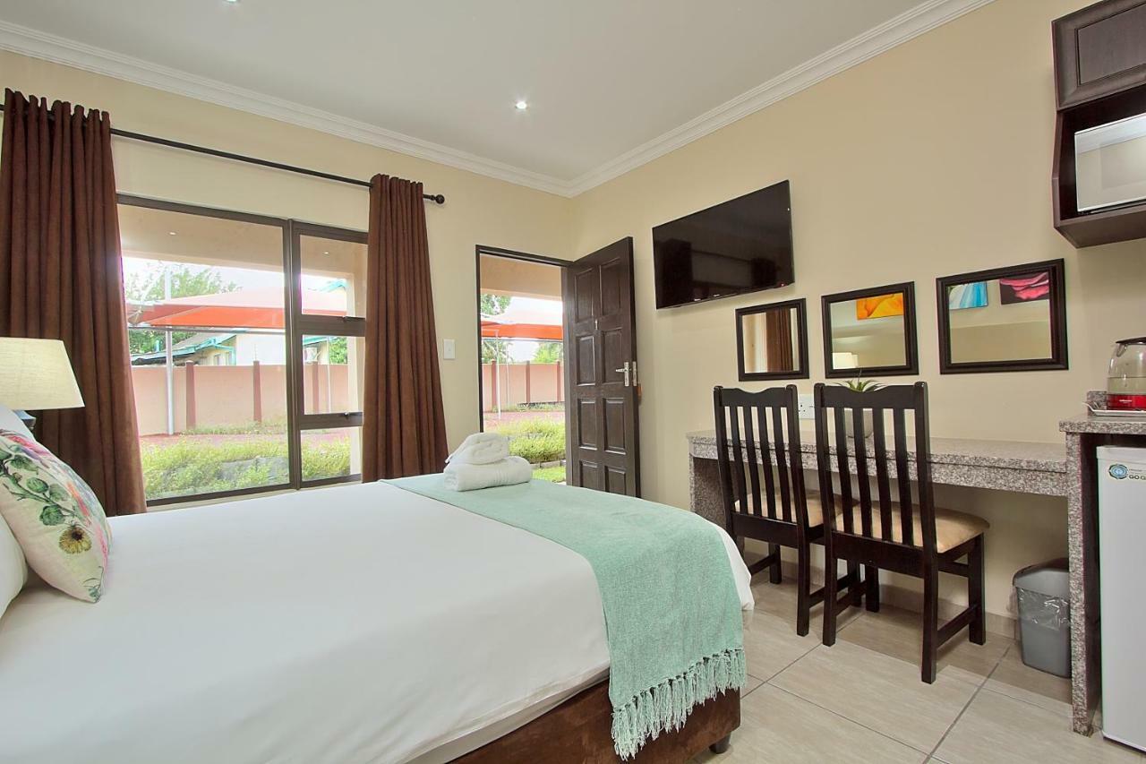 Gecko Inn Richards Bay Bagian luar foto